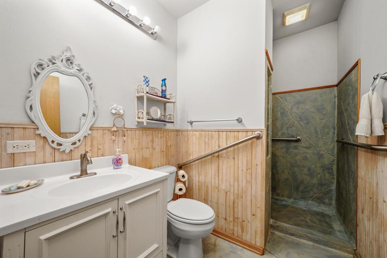 Beautiful Home In Beach Park Il Екстер'єр фото